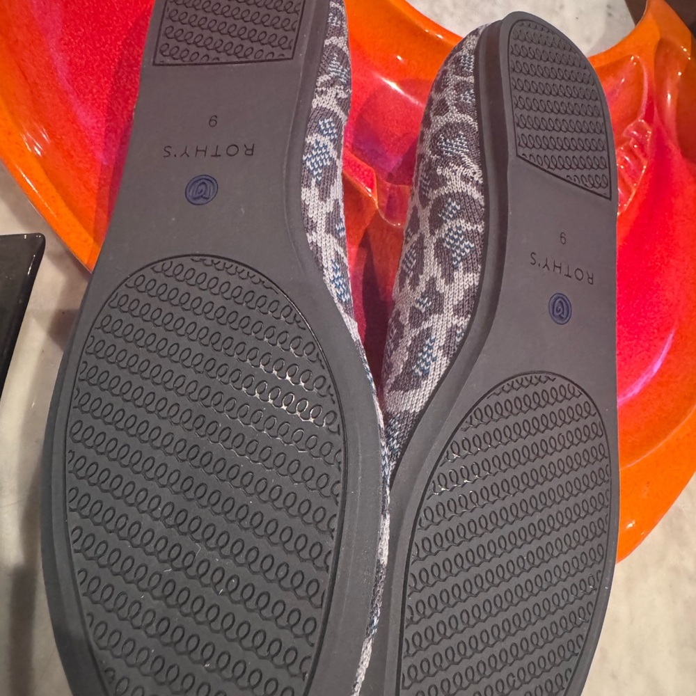 Rothy’s  Gray Leopard Knit Ballet Flat with Blue Trim - Picture 4 of 5
